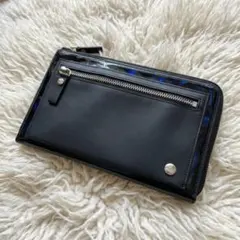 ヴィヴィアンウエストウッド　クラッチバッグ　ポーチ　黒　ホログラム　ロゴ