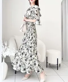 【mily bilet】優雅にスタイルアップ。フリル襟花柄肩スリットワンピース