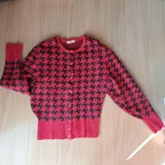 赤と黒の千鳥格子柄カーディガン