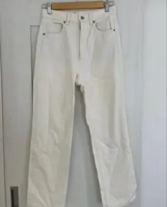 GU ホワイト　ストレートパンツ