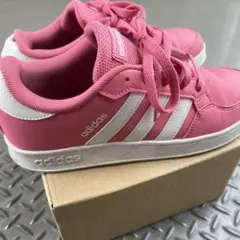 adidas スニーカー