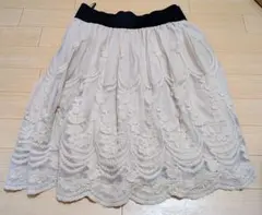 アイボリー 刺繍 フレアスカート ひざ丈