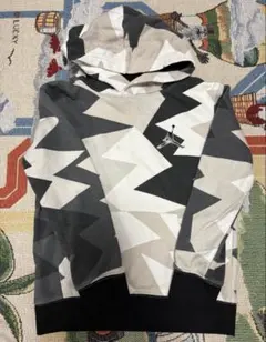 NIKE AIR JORDAN キッズ　パーカー　110cm NIKE 黒白