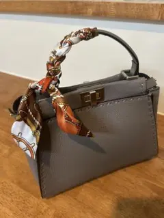 グレー レザー ハンドバッグ　ストラップ付き