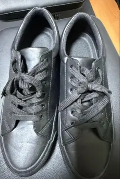 ブラック シンプル スニーカー