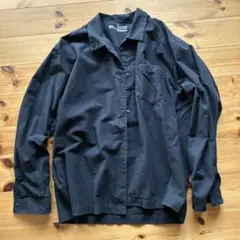 黒のボタンアップシャツ XL