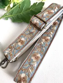 インド刺繍リボンショルダーストラップ　水色花柄スマホショルダー