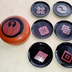 収納箱付き豆皿セット　銘々皿　家紋模様　茶道具　茶器　木製漆器