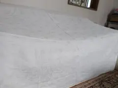 刺繍入り一部レースのクリ−ム色テーブルクロス　ビンテージ