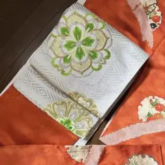 白地に菱紋繋ぎ 大きな華文様が素敵な唐織正絹六通袋帯