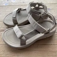 Teva スポーツサンダル ベージュ　22センチ　レディース　キッズのサムネイル
