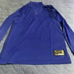 青の長袖ハイネックアンダーシャツ