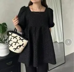 黒のパフスリーブAライントップス