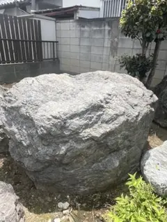 自然石 グレーとオレンジの混合 大きめ庭石 自然石 グレーとオレンジの混合 大きめ庭石 - メルカリ