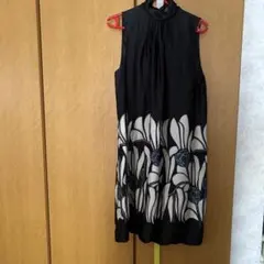 ZARA BASICフラワープリント ノースリーブワンピース