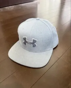 Under Armour フラットブリム キャップ グレー