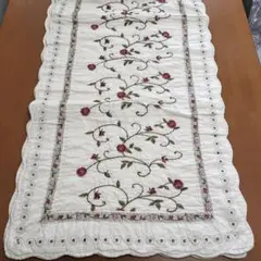 【新品】バラ刺繍 廊下敷き 幅57×長さ420cm 滑り止め付 コットンキルト