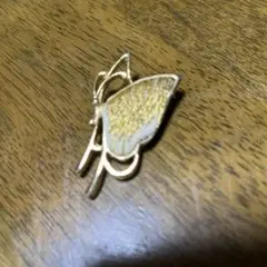 処分価格‼️羽根刺繍の蝶ブローチ