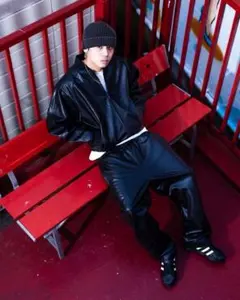 完売品 adidas originals フェイクレザー セットアップ 常田大希
