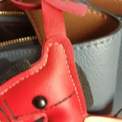 レザー 馬型チャーム 赤縁起物、