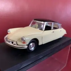 Item thumbnail for item 72b2b946-901f-4202-94a6-e2789a592b3f