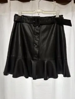 Stradivarius フェイクレザー ミニスカート ベルト付きのサムネイル