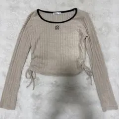 ベージュ 長袖 トップス