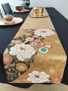 ✴️ ひな祭り　新品❣テーブルランナー　兼　タペストリー　正絹帯生地　ハンドメイド 金襴 1つ 帯 生地 金襴 装飾 海外へのお土産 初節句 お祝い お雛様