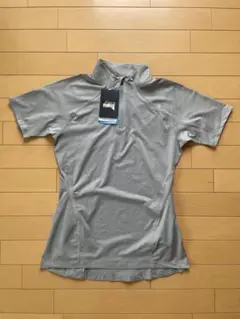 未使用品　asics 半袖ハーフジップシャツ 吸汗速乾 レディースM グレー