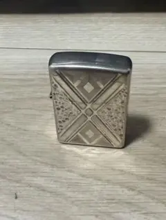 幾何学模様のオイルライターZIPPO
