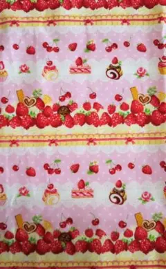 カットクロス　生地　いちご　ケーキ　ロリータ　はぎれ　ハンドメイド
