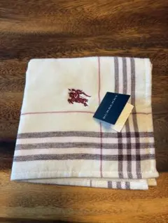チェック柄の刺繍ハンカチ