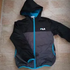 FILA フード付きウィンドブレーカー 黒/青