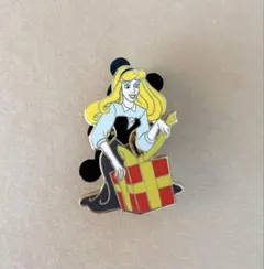 ディズニー眠れる森の美女 オーロラ姫 ピンバッジ - メルカリ