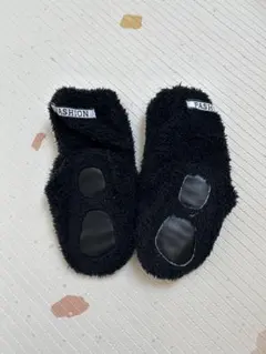 黒いふわふわベビー靴下 滑り止め付き