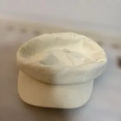 クリーム色キャスケット