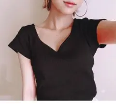 GU完売品　リブハートネックTシャツ　Sサイズ　黒　ジーユーのサムネイル