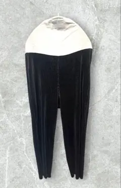 ②黒 光沢プリーツ パンツ　マタニティ　ボトムス