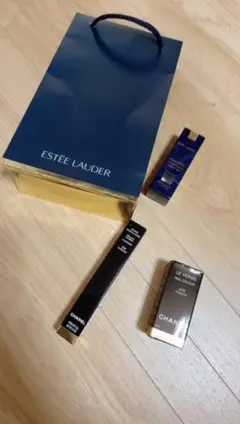ショップ袋　空箱　CHANEL エスティーローダーのサムネイル