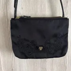 アナスイ　刺繍ショルダーバッグ　ブラックのサムネイル