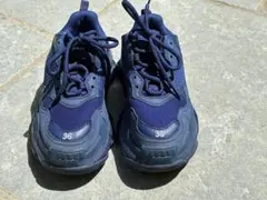 BALENCIAGA スニーカー　36サイズ　ネイビーのサムネイル