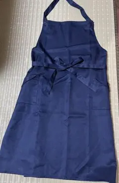 新品⭐️ 大きいサイズ折り返しポケット付きカフェ風エプロン ネイビーのサムネイル