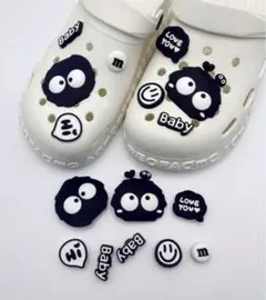 まっくろくろすけ ♡ crocs クロックス ジビッツ パーツ デコ 韓国