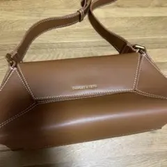 CHARLES & KEITH ナスリン ジオメトリックショルダーバッグ