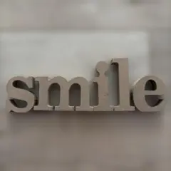 salut!サリュ　smile 木製 アルファベット 5文字オブジェ 置物のサムネイル