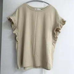 SIMPLICITE【シンプリシテェ】 フリル　ベージュ　半袖Tシャツ　美品✨のサムネイル