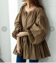 ティアードチュニック ブラウス フリル 長袖シャツ ミスティック ブラウン