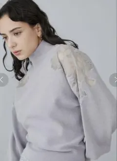 ラグナムーン　花柄刺繍入りライトイエローセーター Fサイズ