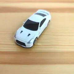 RMZcity ニッサン GT-R R35 パールホワイト ミニカーのサムネイル