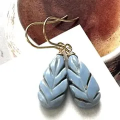 1点作品☺︎ 大粒カービングブルーオパールピアス　イヤリングに変更可能☺︎